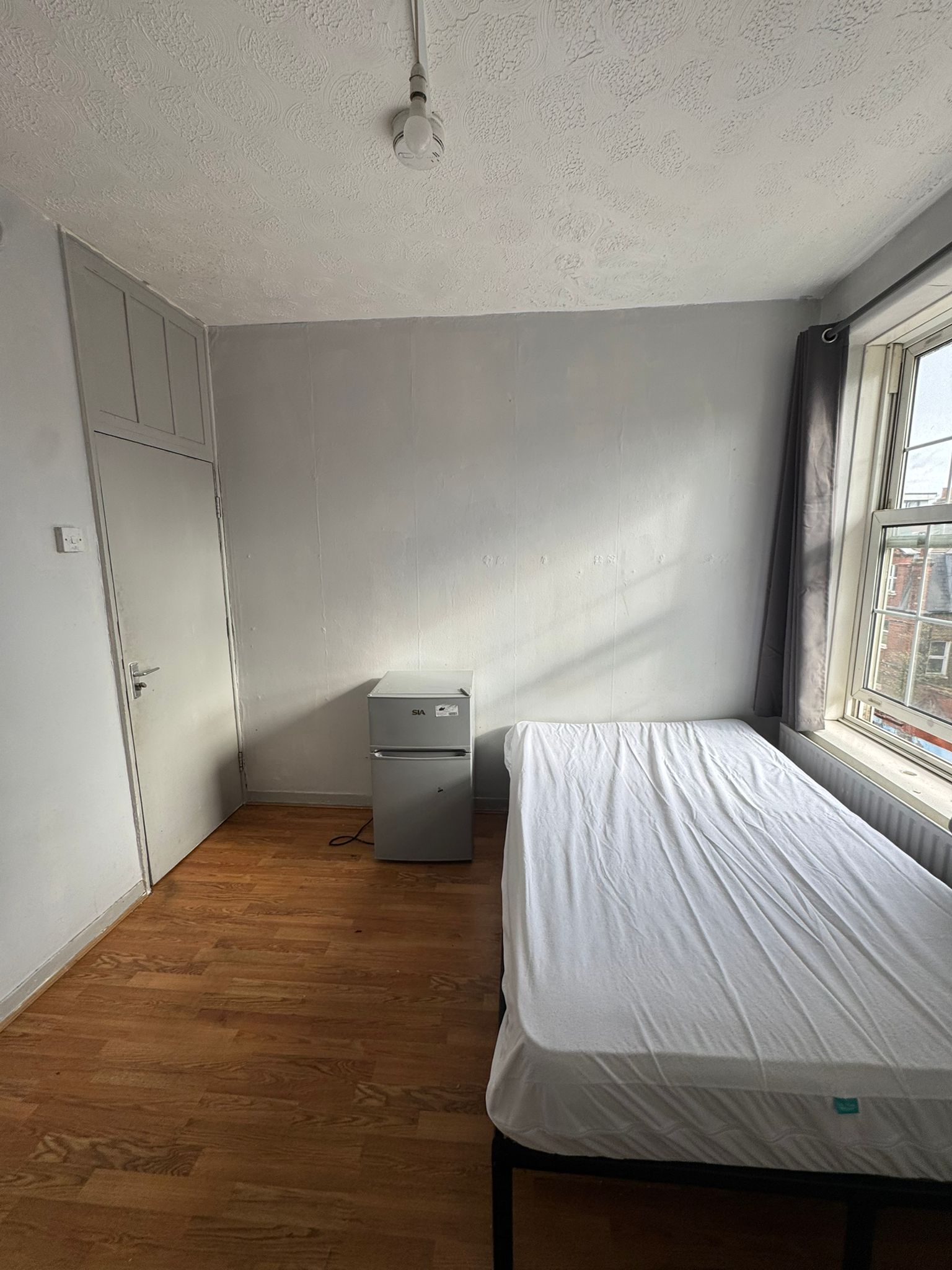 Double room in BRICK LANE Chicksand Stree (couples ok)