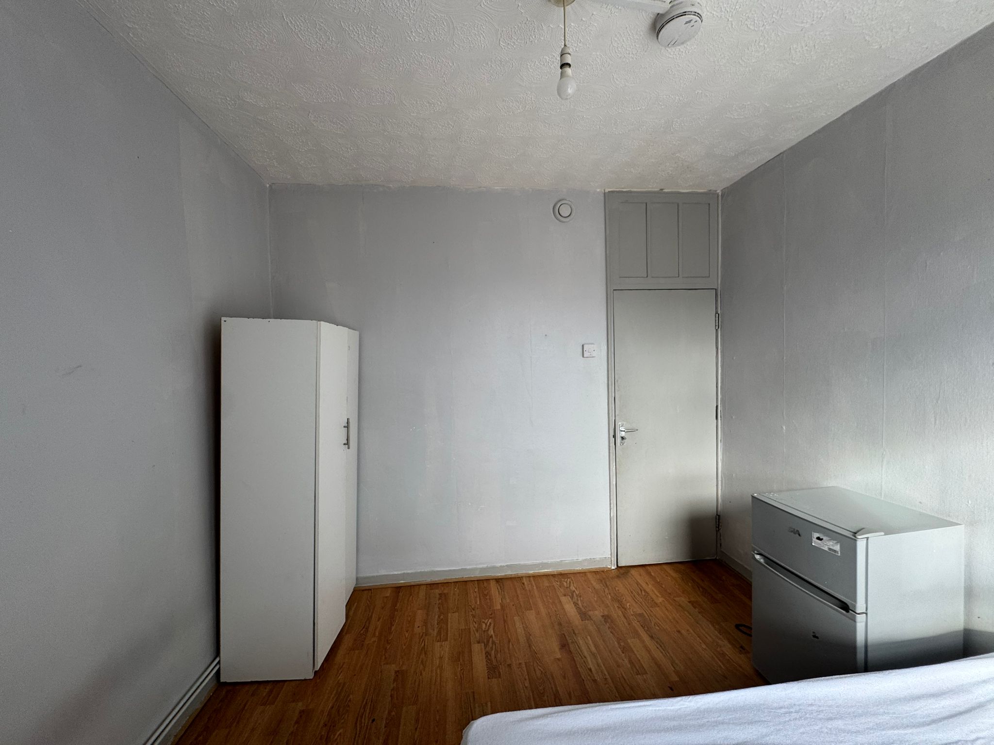 Double room in BRICK LANE Chicksand Stree (couples ok)