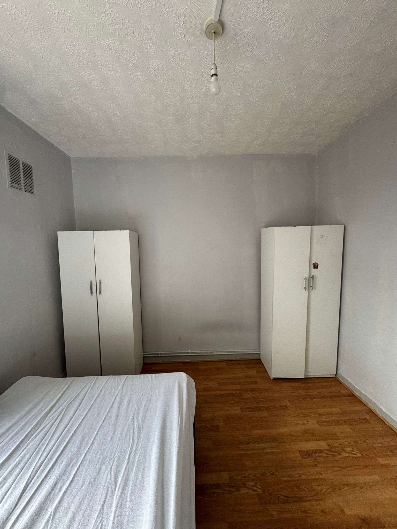 Double room in BRICK LANE Chicksand Stree (couples ok)