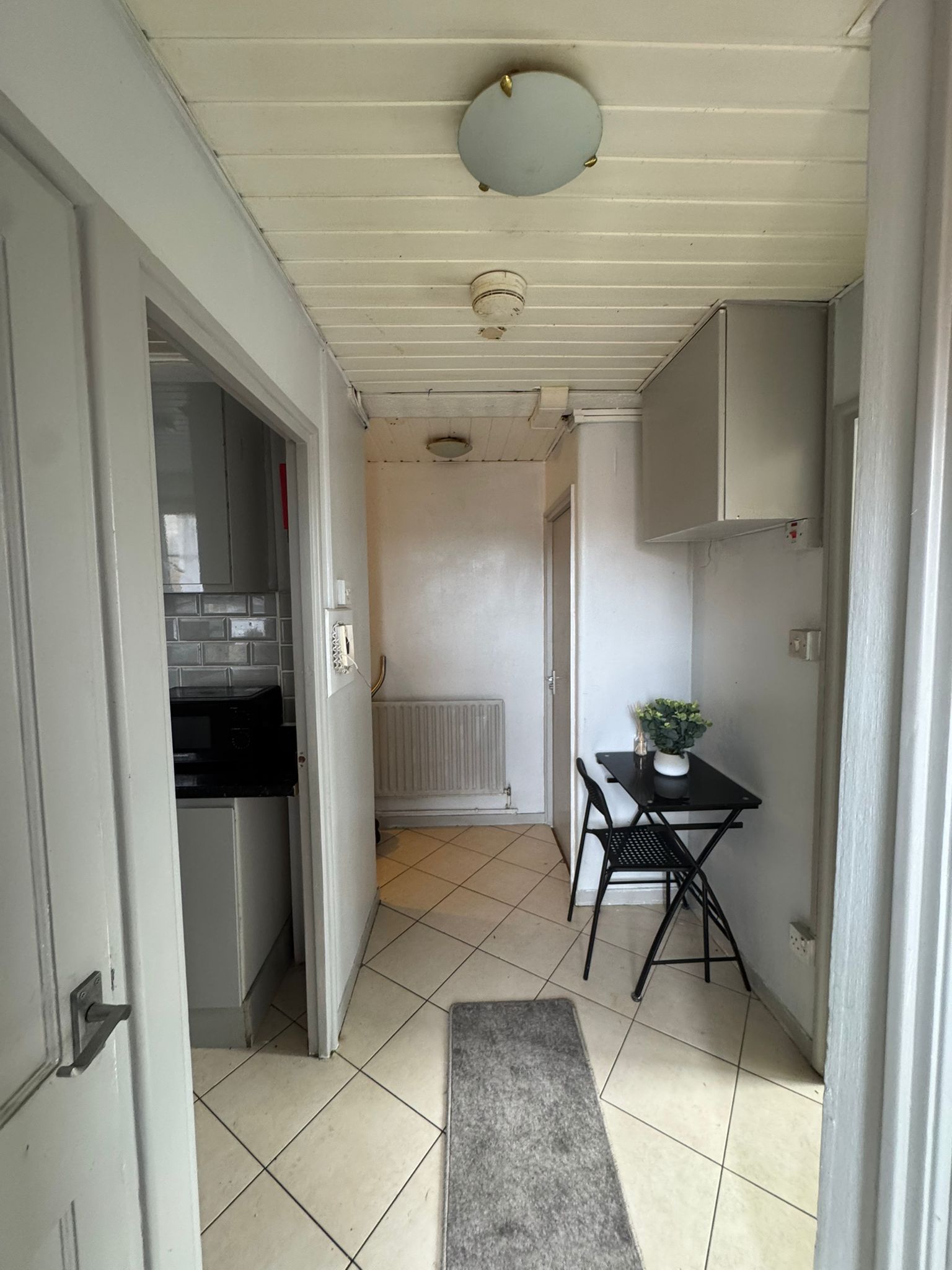 Double room in BRICK LANE Chicksand Stree (couples ok)