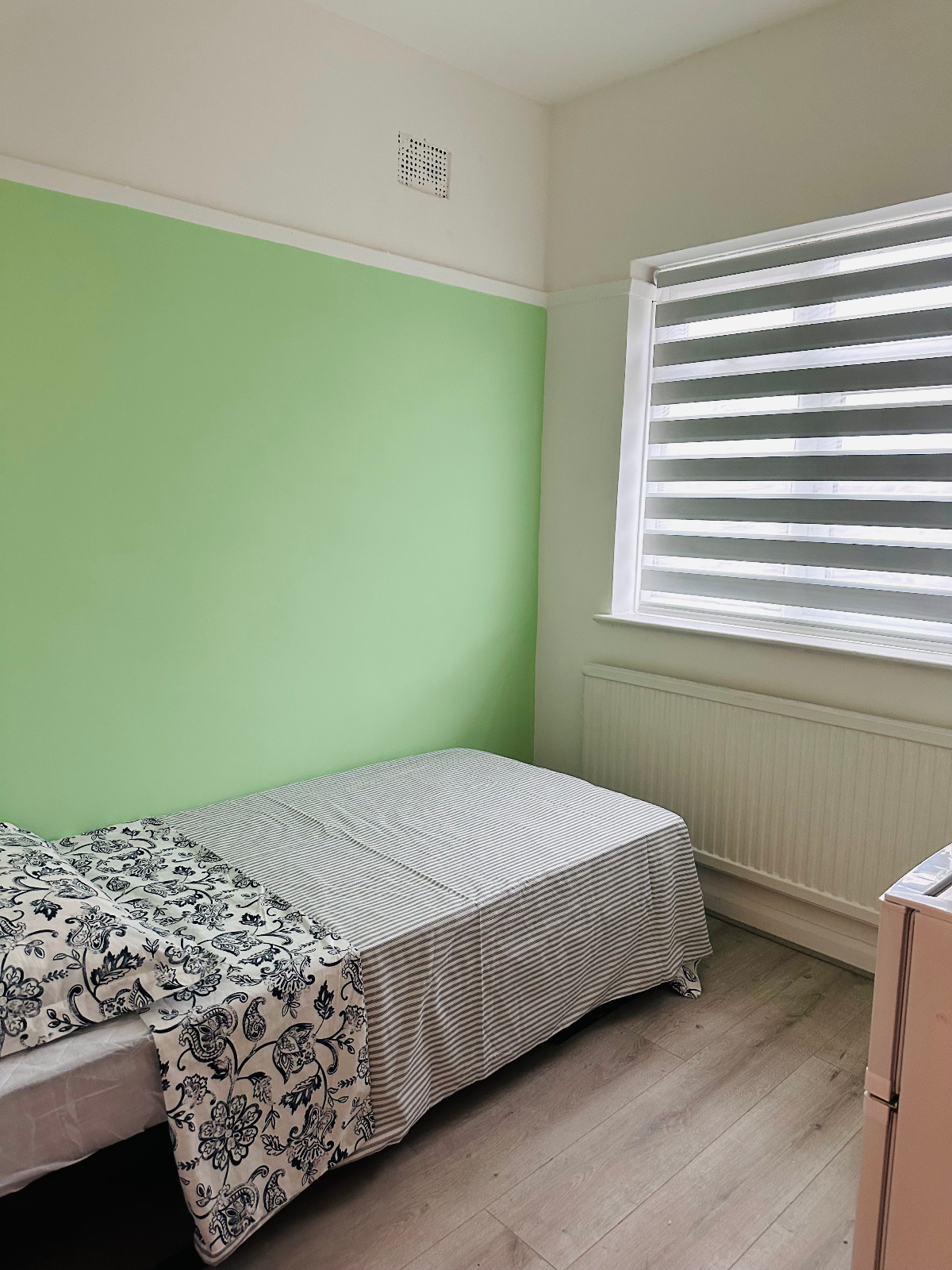 Single large  room in White Hart Lane
