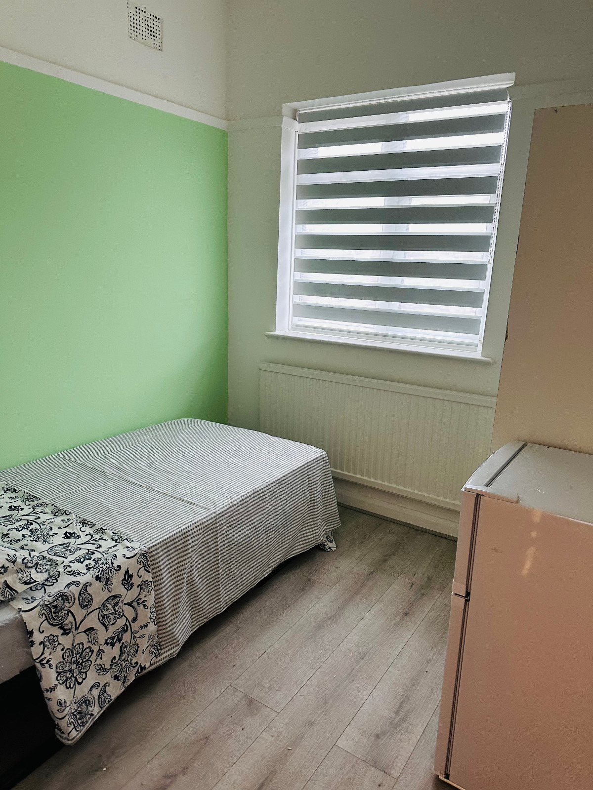 Single large  room in White Hart Lane