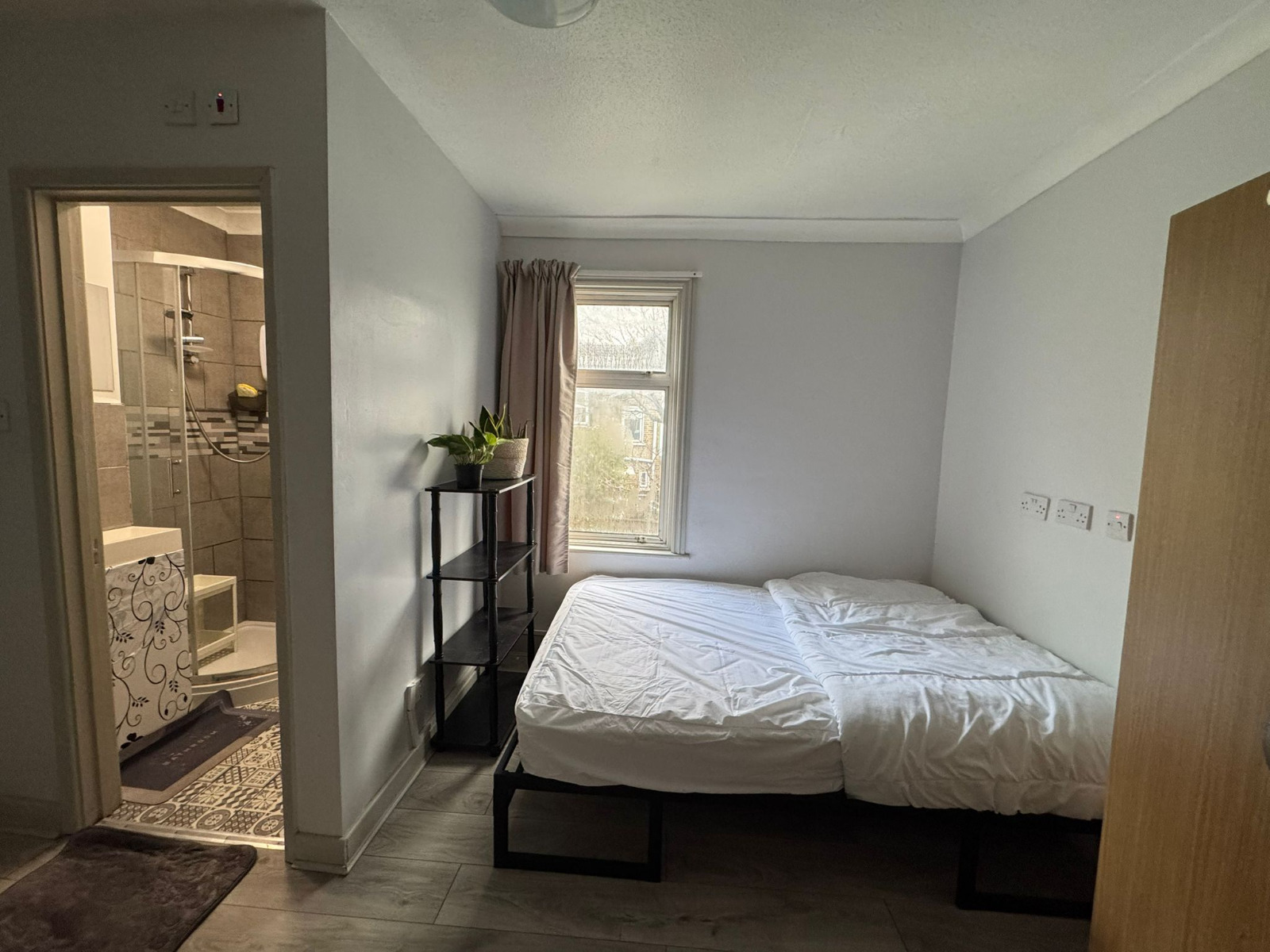 Double ensuite room in CANNING TOWN