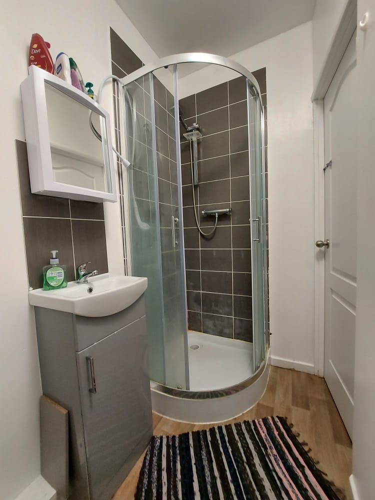 Double room in SEVEN SISTES Gloucester Road