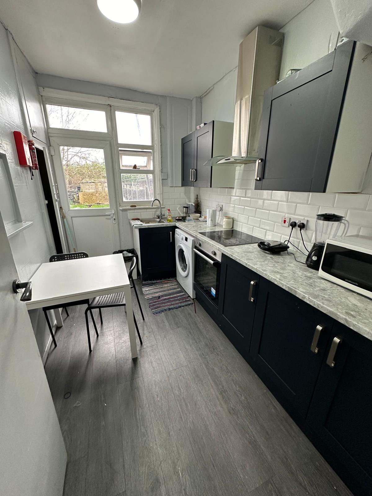 Double room in BRUCE GROVE Lordship Lane (Couples ok)