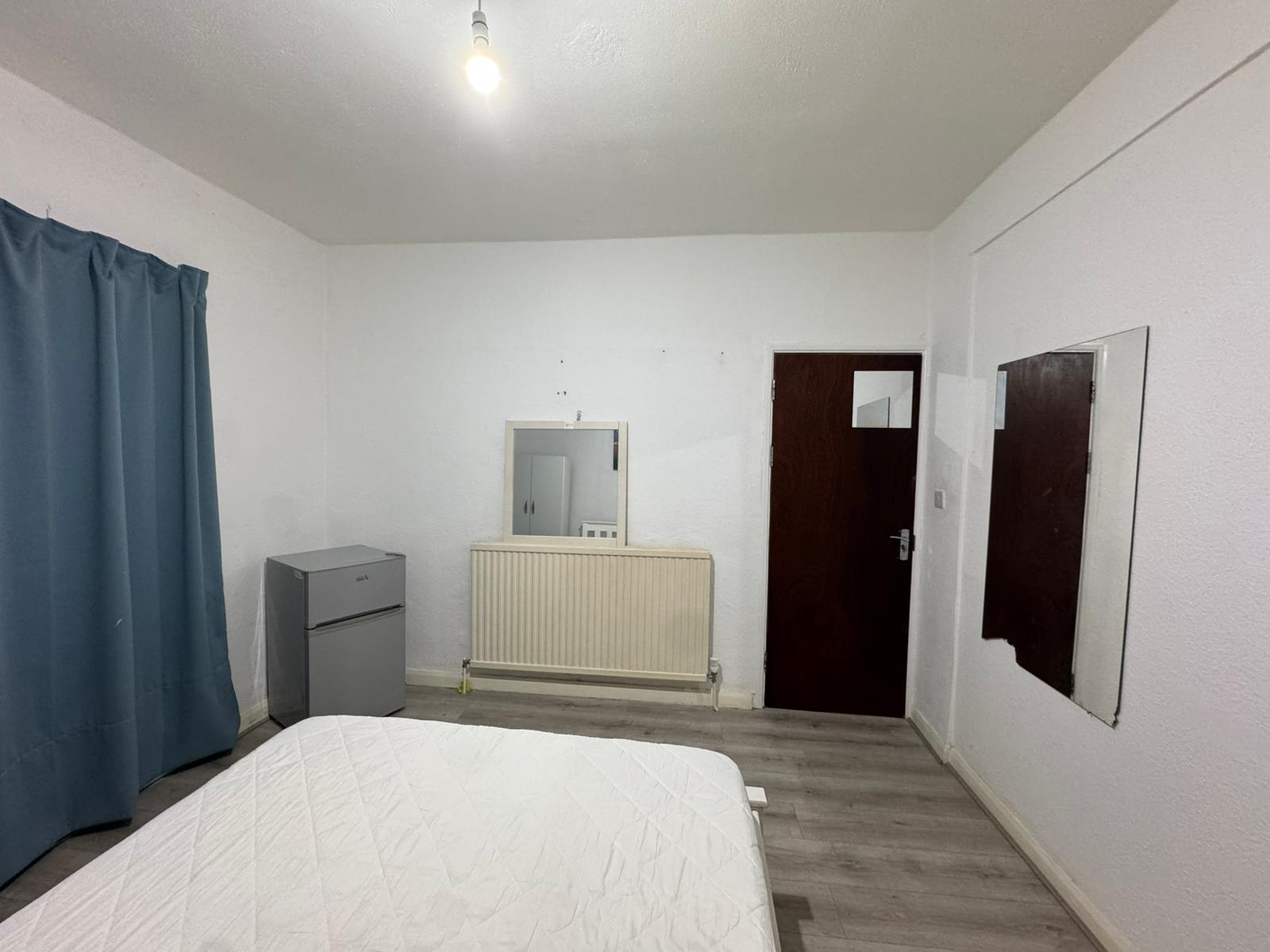 Double room in Tottenham Hale Penshurst Road