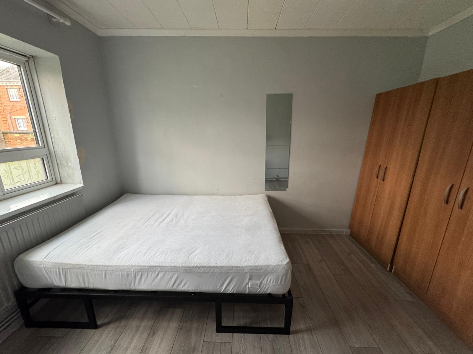 Double room in WOOD GREEN