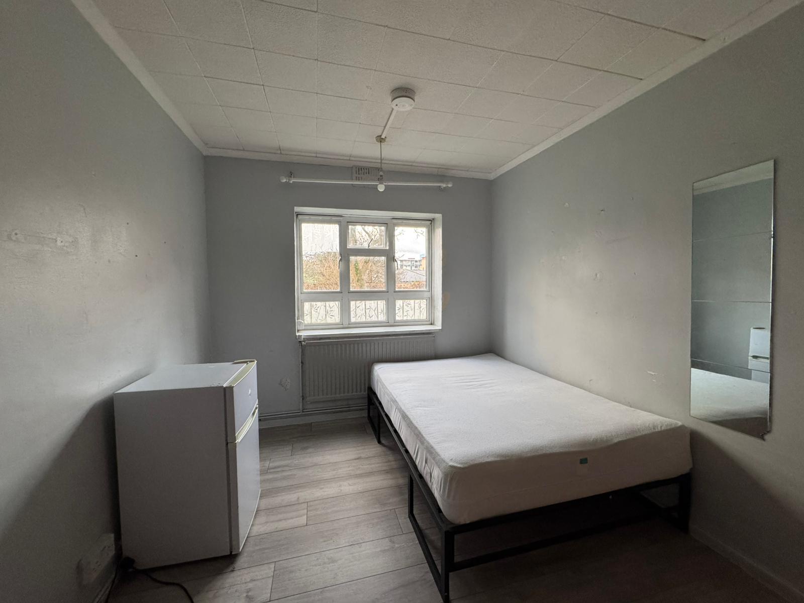 Double room in WOOD GREEN