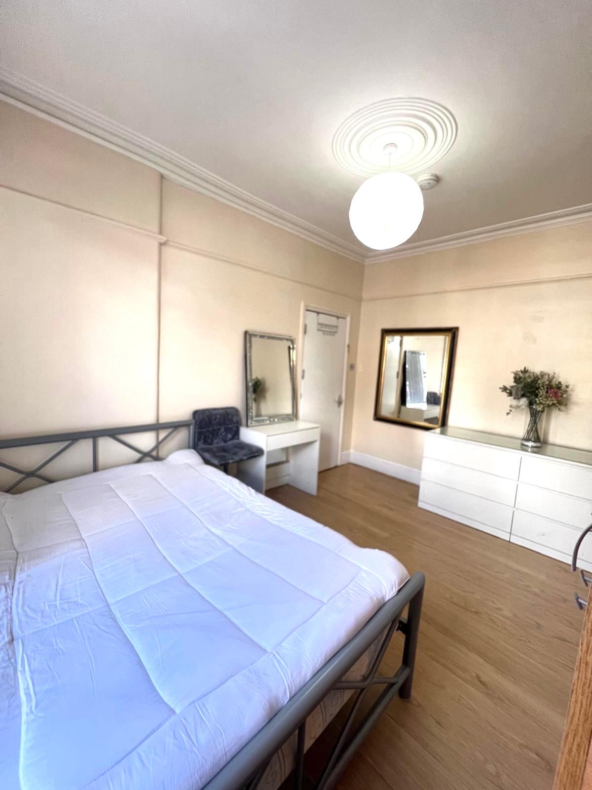 Double room near ENFIELD