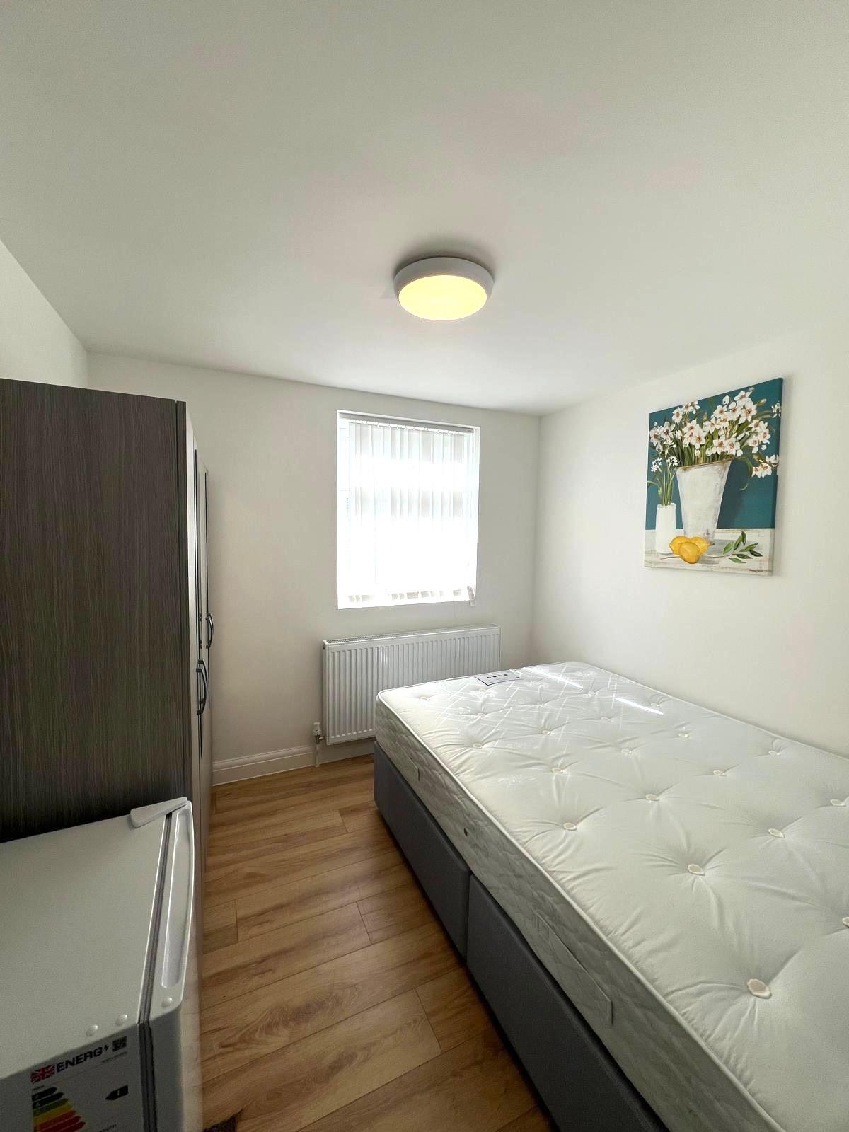 Spacious Double Room Available – Bethnal Green (Zone 2)