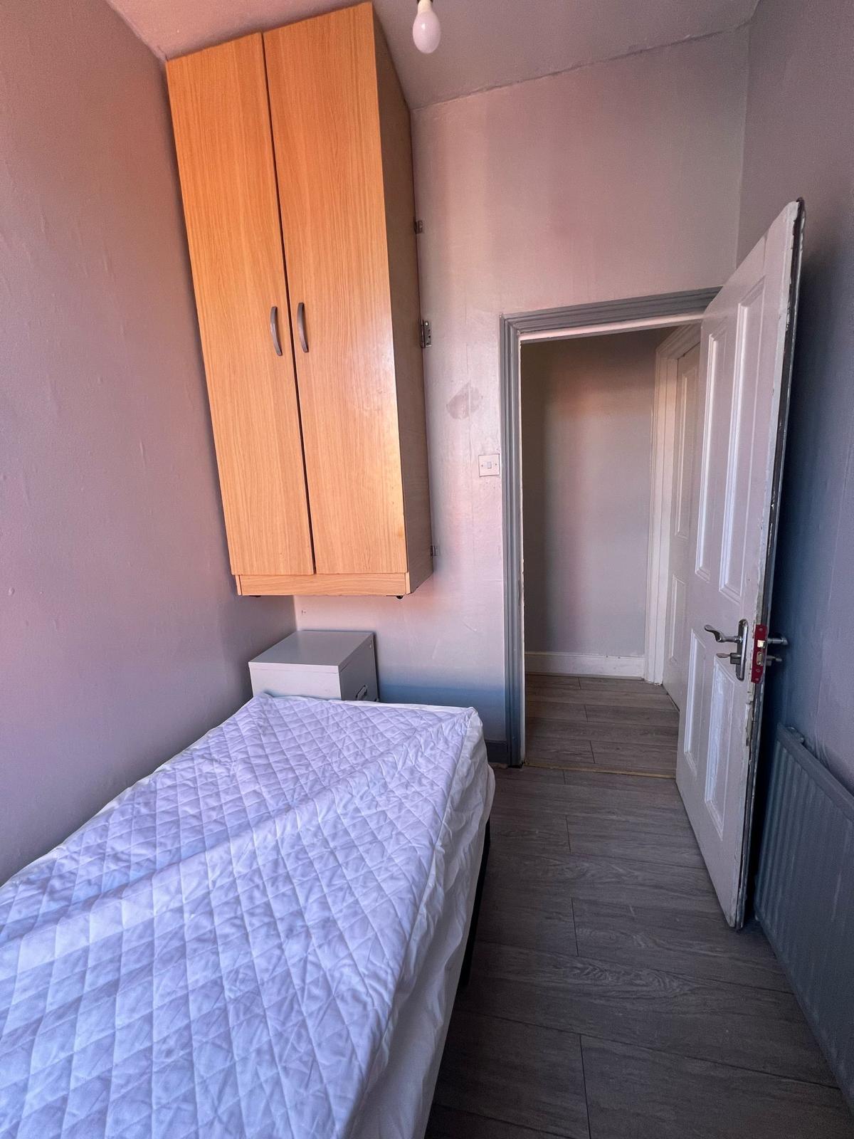 Double/ single room in WOOD GREEN