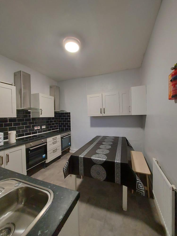 Double/ single room in WOOD GREEN