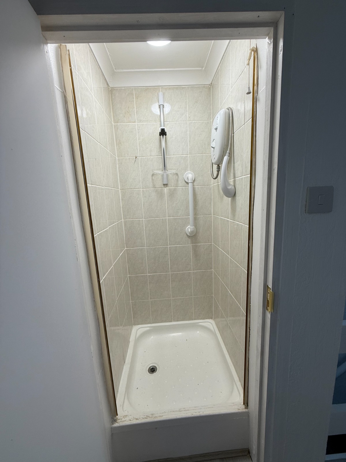 Double room in SEVEN SISTERS  Sulffolk Road