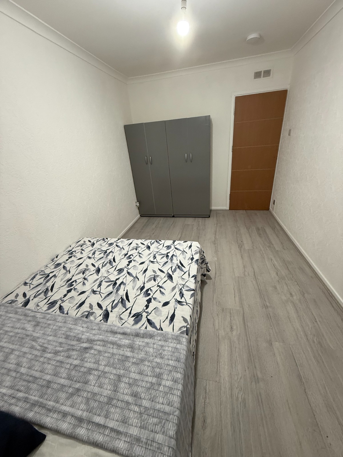 Double room in SEVEN SISTERS  Sulffolk Road