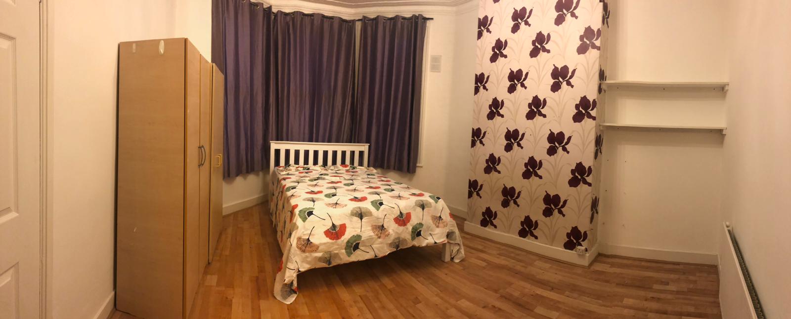 Double room in SEVEN SISTERS (Couples ok)