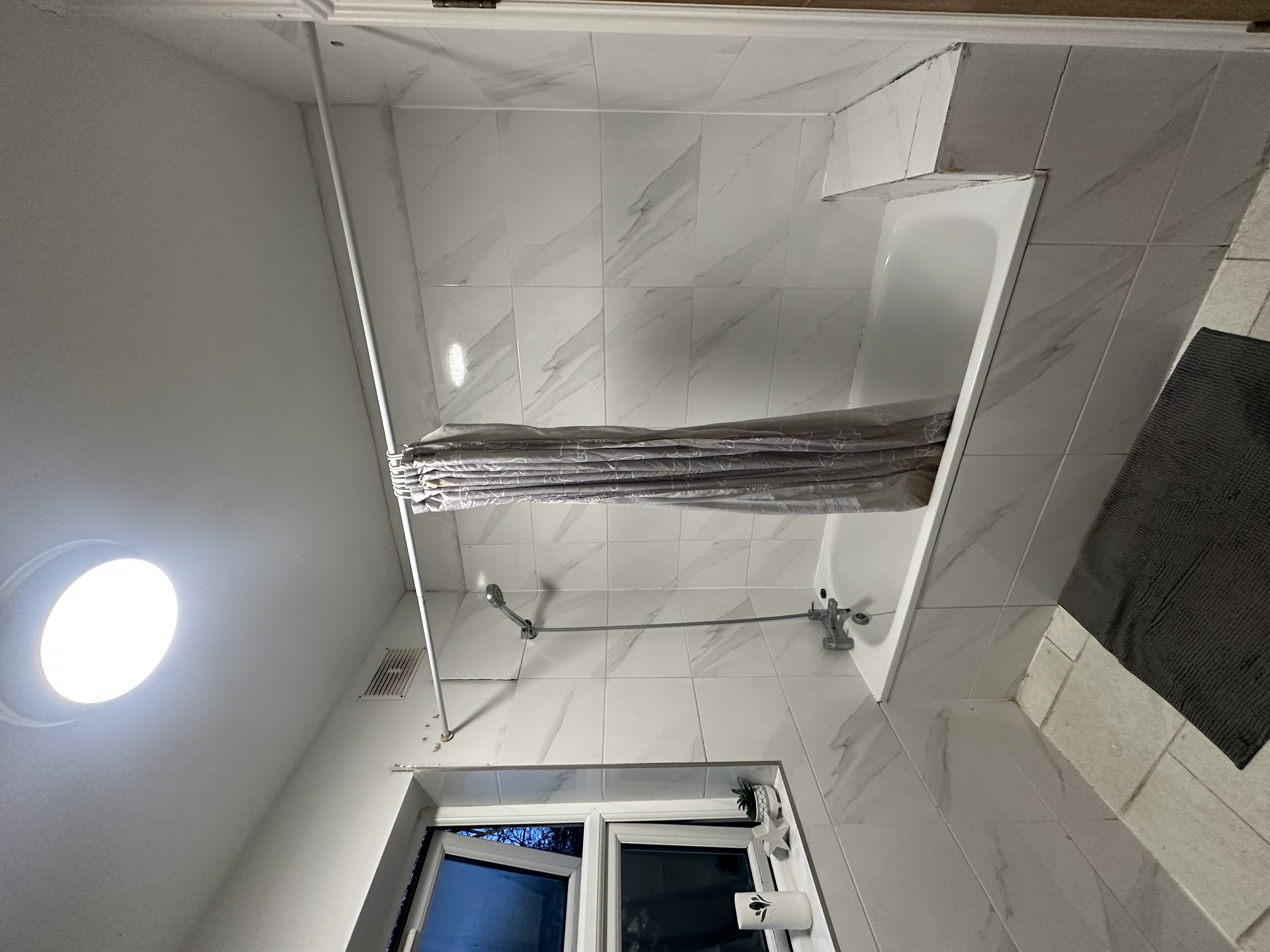 Large Rooms in Seven Sisters 