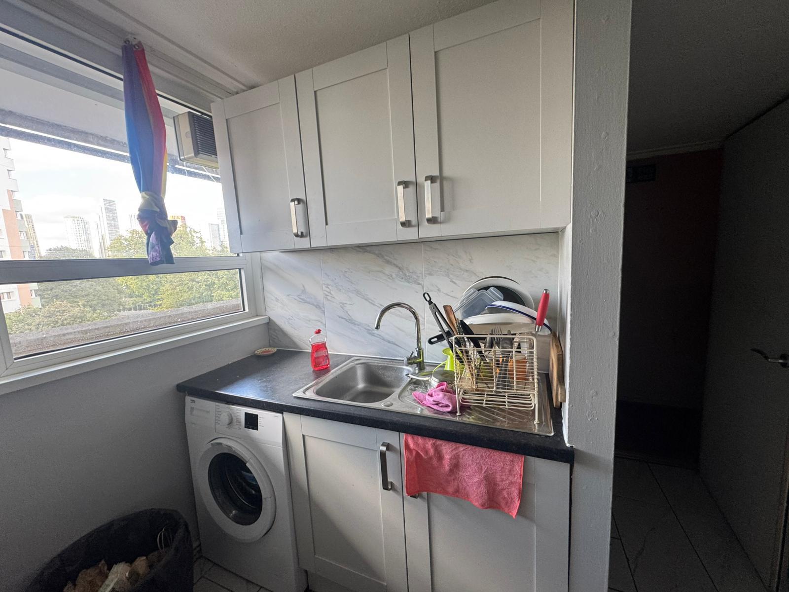 Double room inWandsworth Road Hampson Way (couples ok)