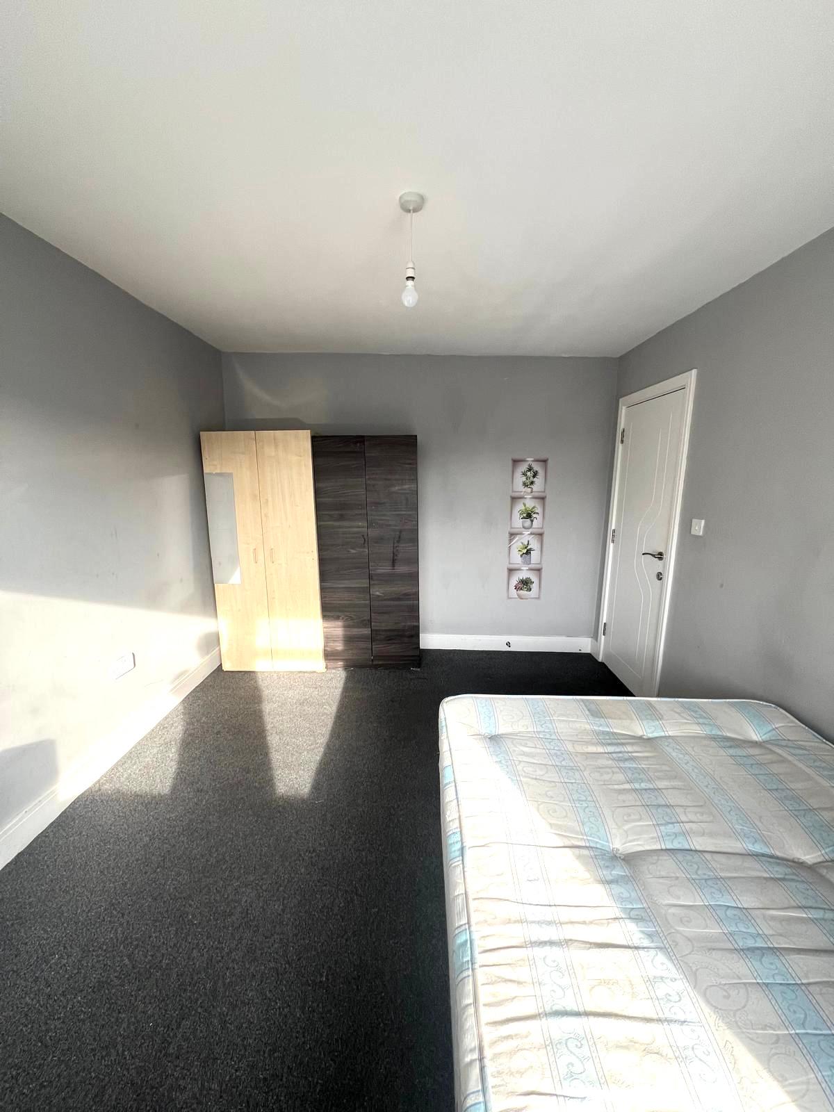Double rooom Spacious Double Room Available – Bethnal Green