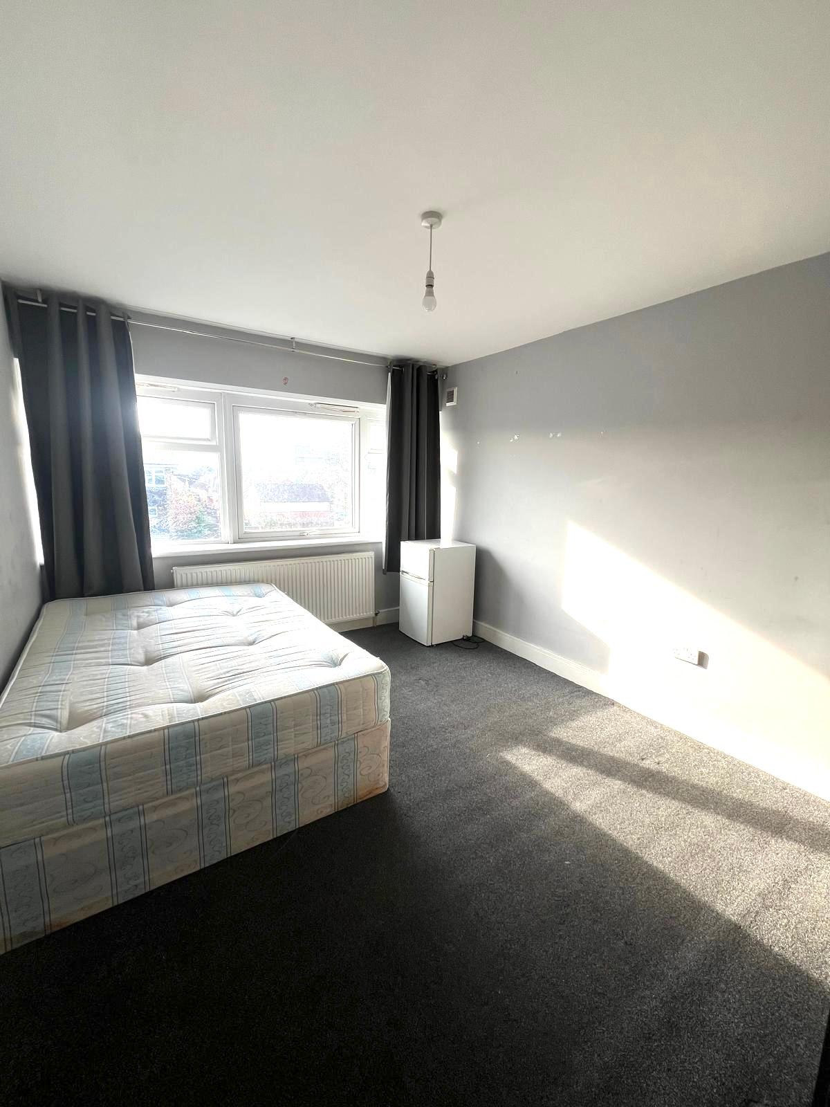 Double rooom Spacious Double Room Available – Bethnal Green