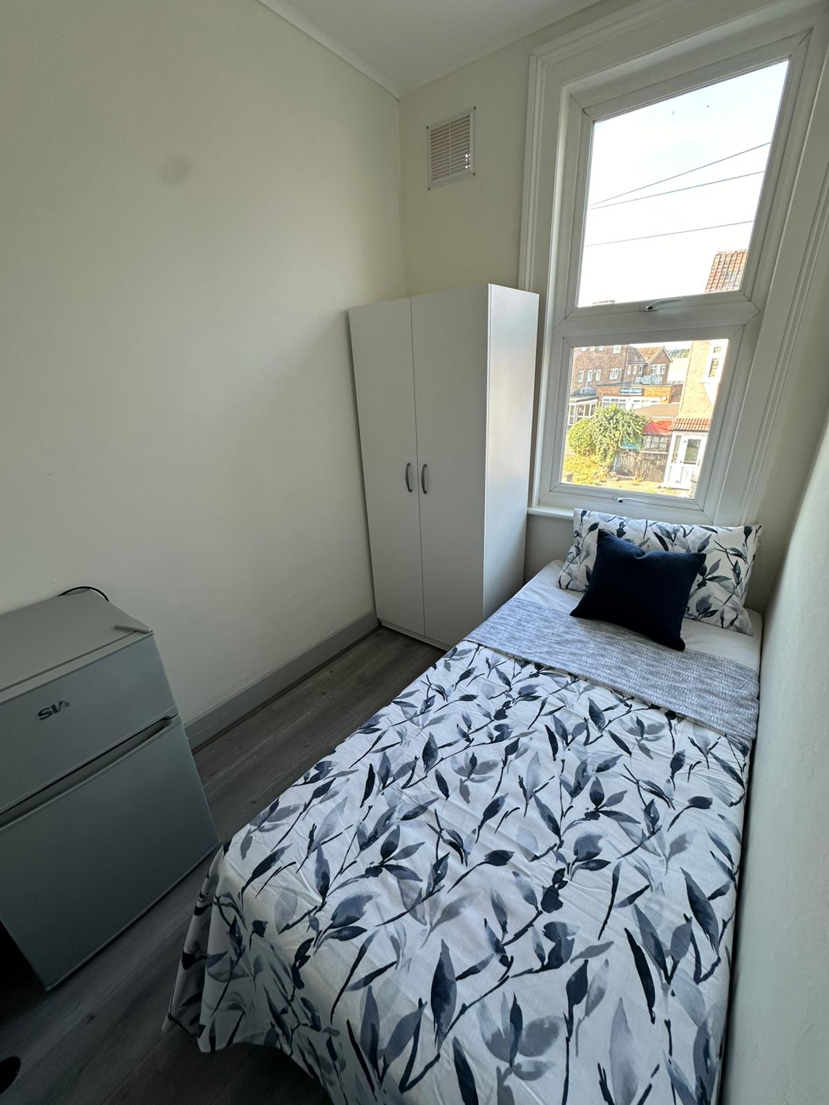Double room in BRUCE GROVE Higham Road
