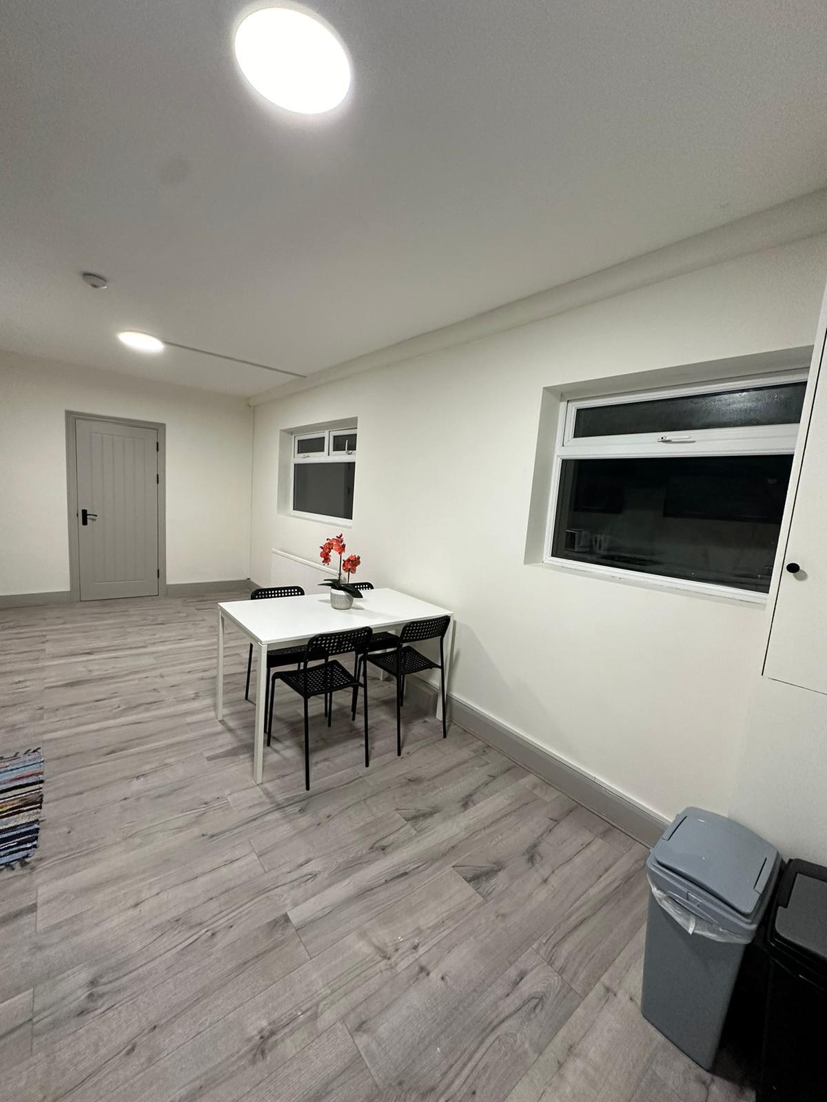 Double room in BRUCE GROVE (couples ok)