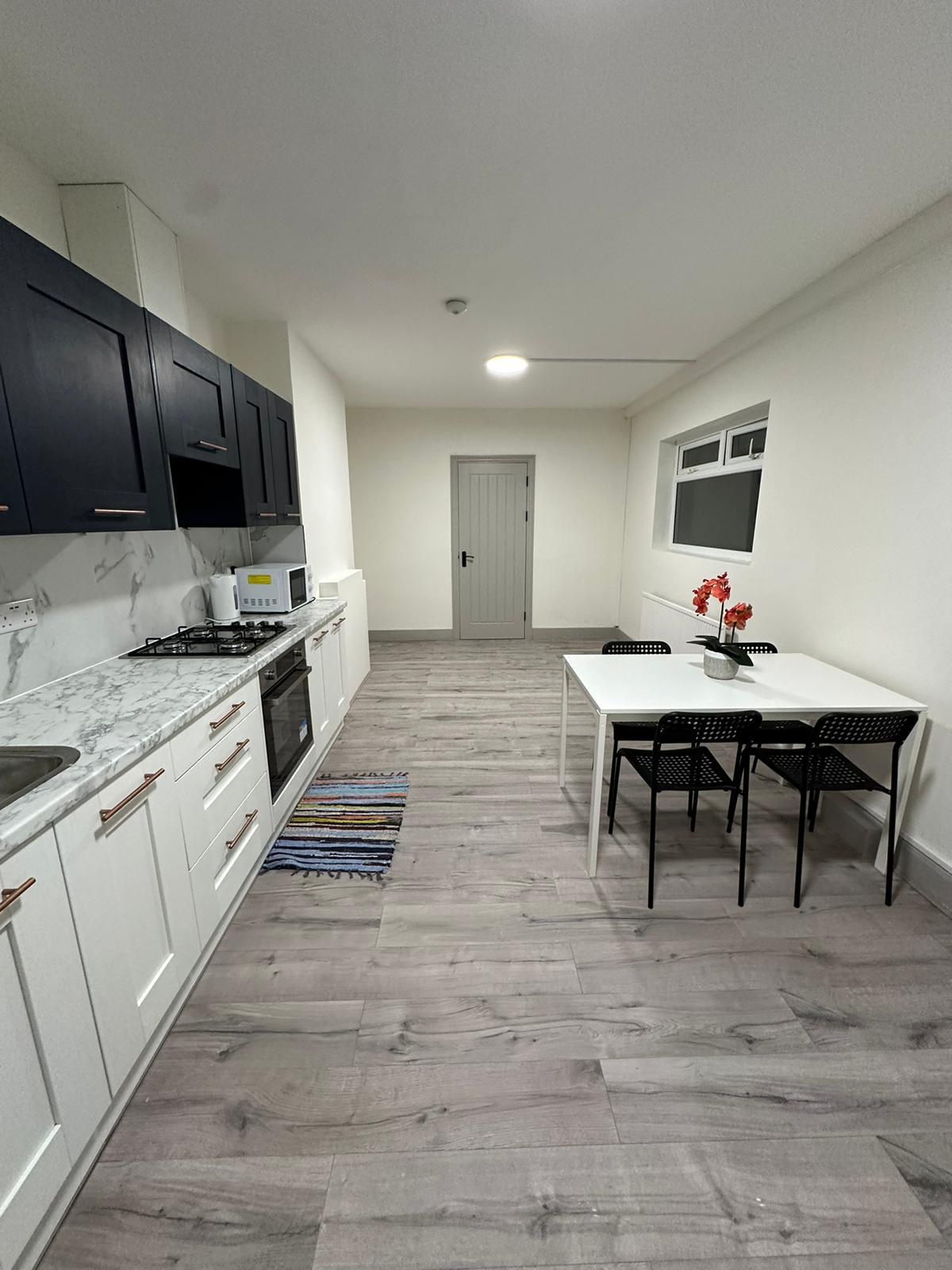 Double room in BRUCE GROVE (couples ok)