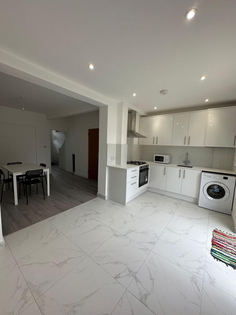 Double room near WOOD GREEN
