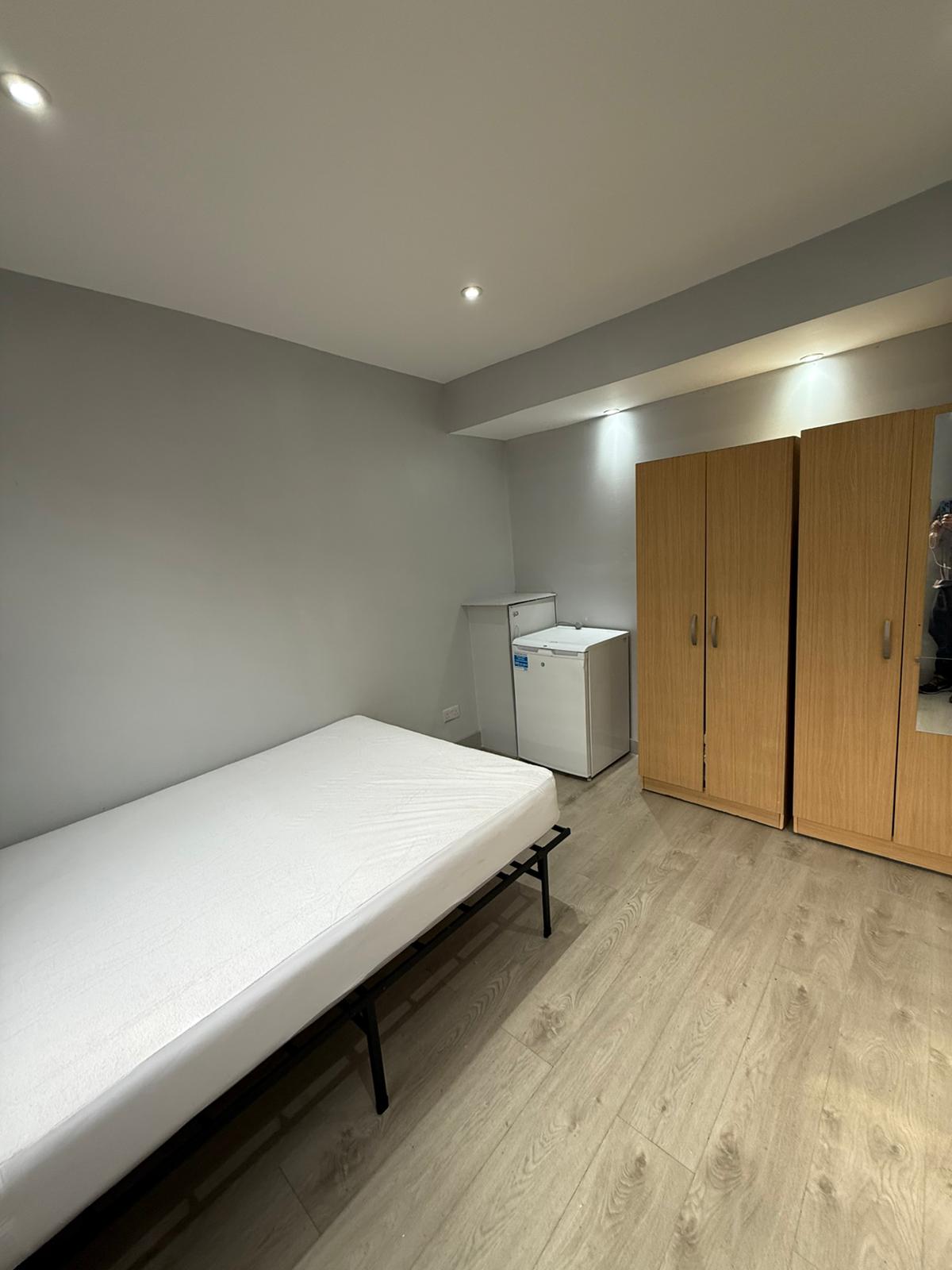 Double room in Tottenham Hale/ Couples ✔✔