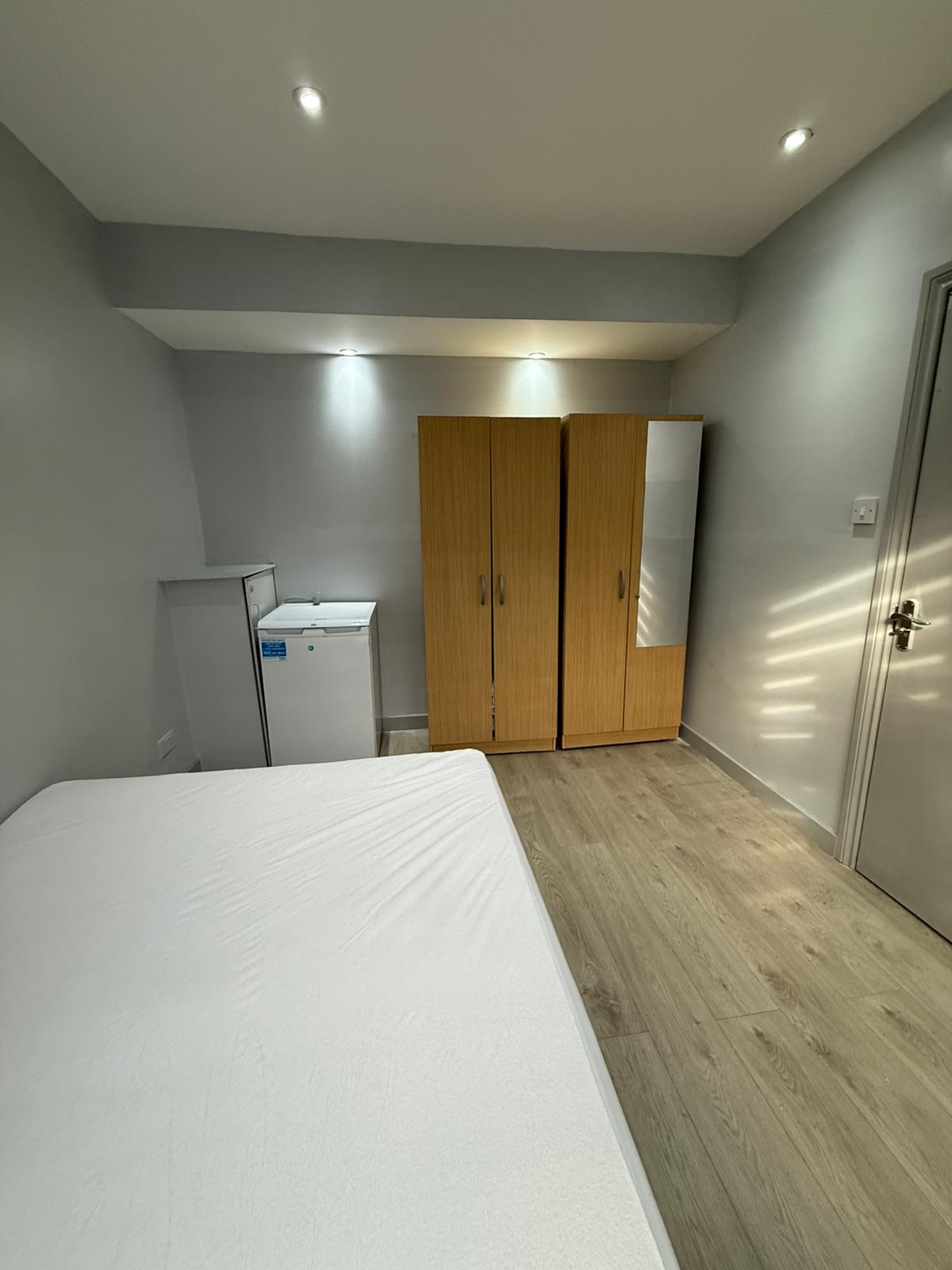 Double room in Tottenham Hale/ Couples ✔✔
