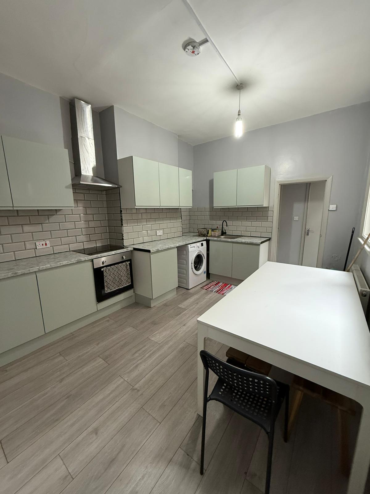 Double room near BRUCE GROVE Higham Road