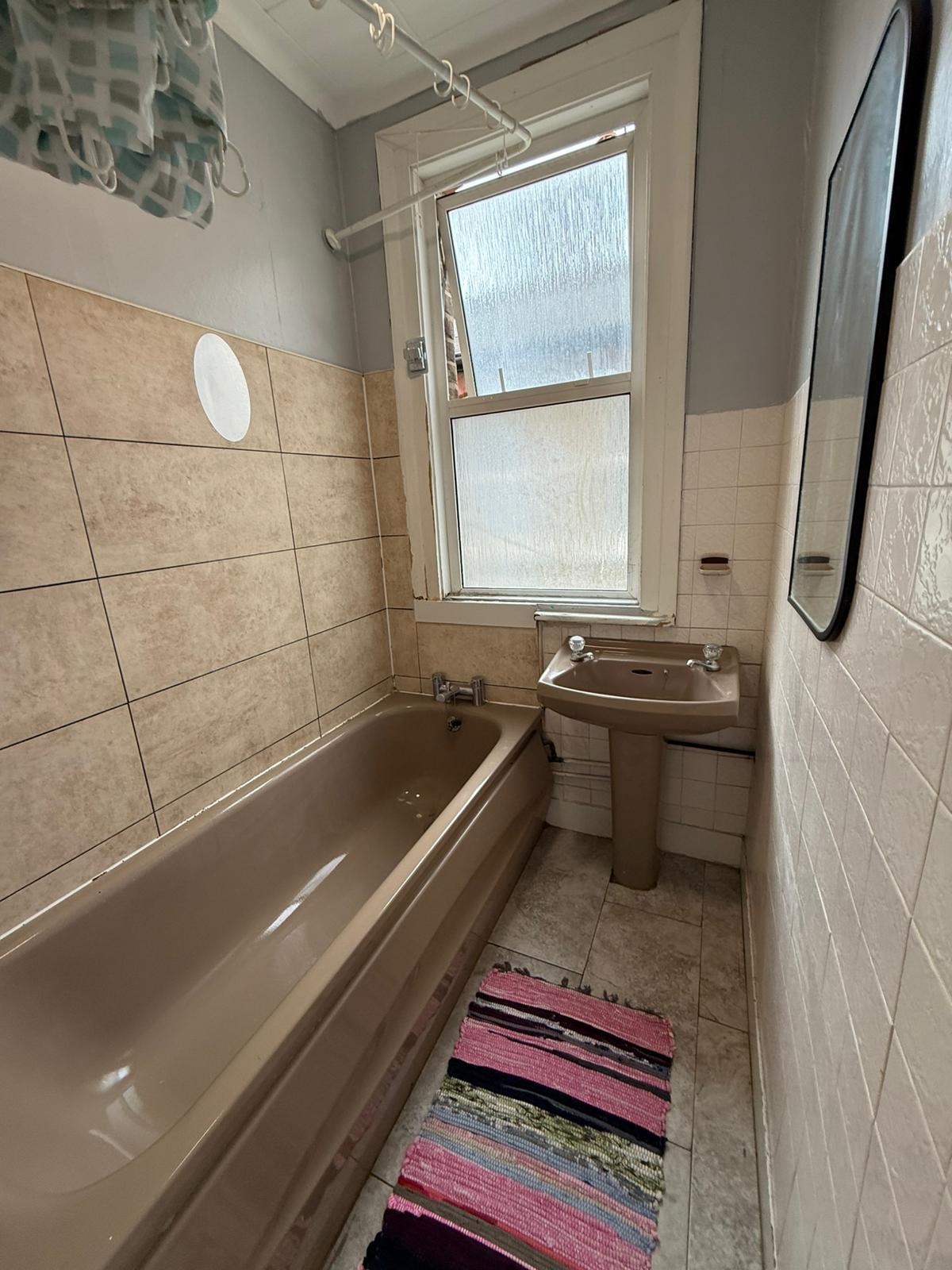 Double room near BRUCE GROVE Higham Road
