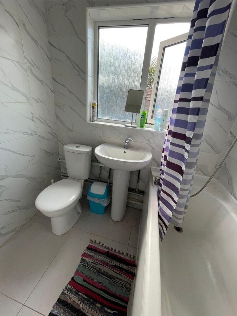 Double room in CANNING TOWN Clifford Road
