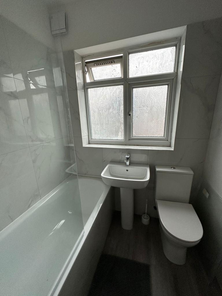 Double room in WOOD GREEN (Couples Ok✔)