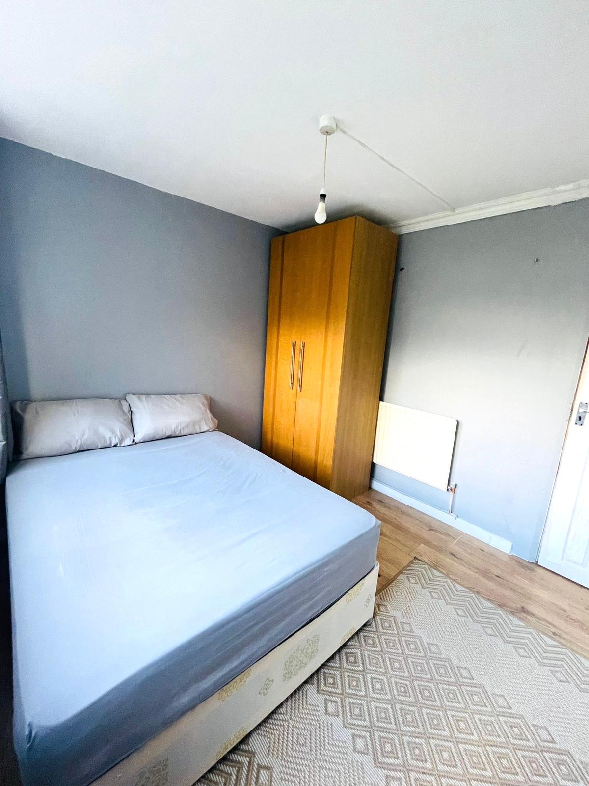 Double Room En Suite Available near Bruce Grove Station