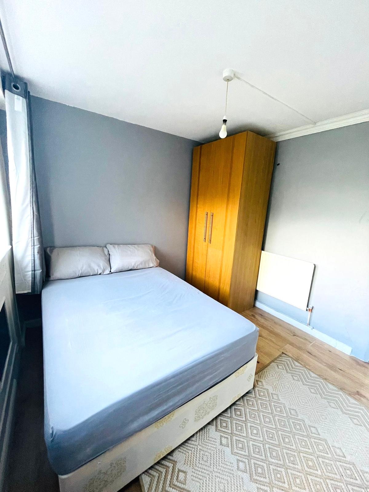 Double Room En Suite Available near Bruce Grove Station
