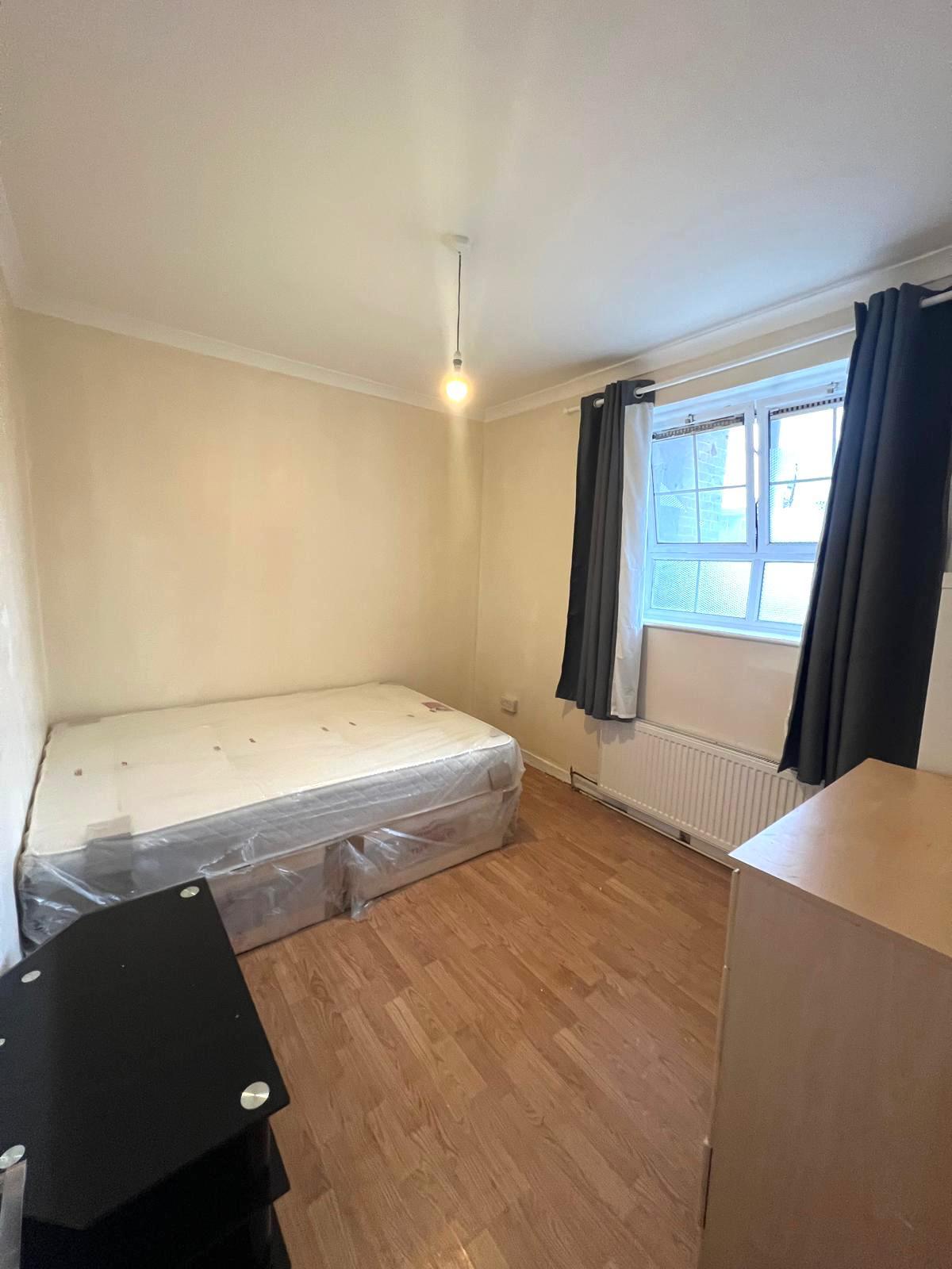  Spacious Double Room Available in Bruce Grove, North London