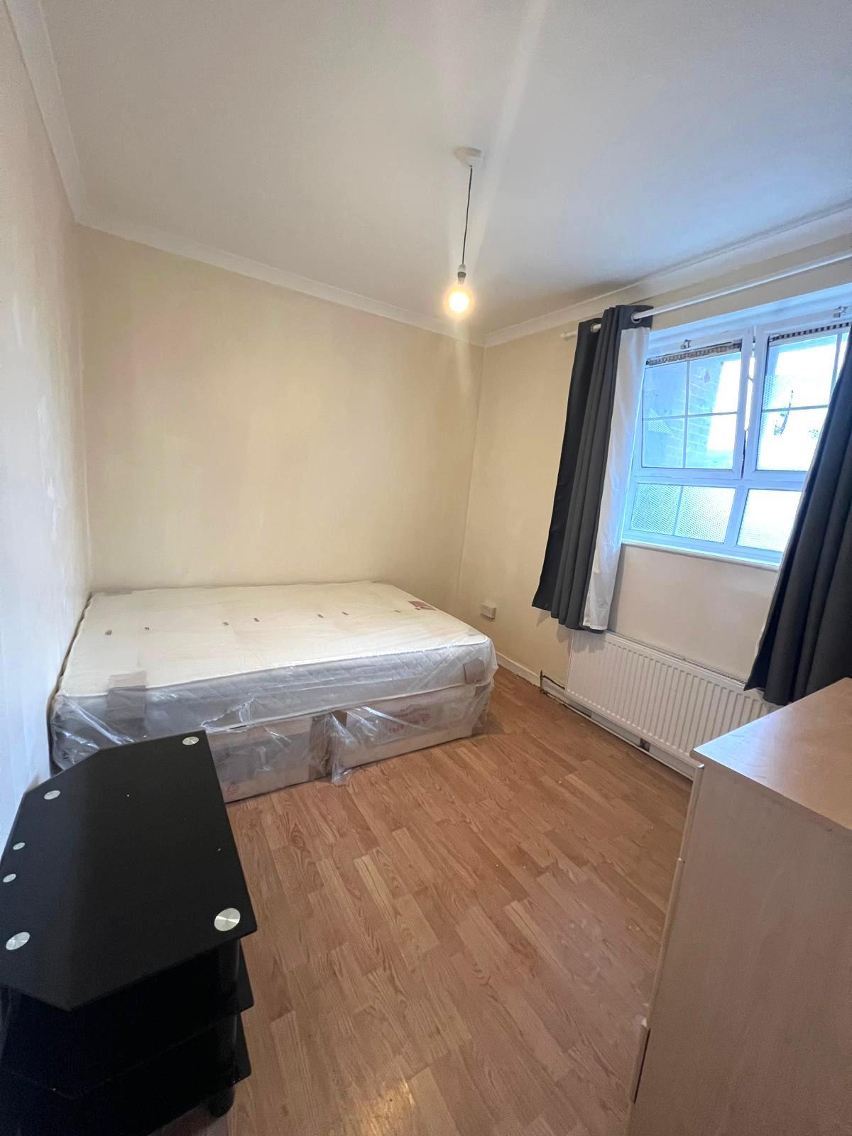  Spacious Double Room Available in Bruce Grove, North London