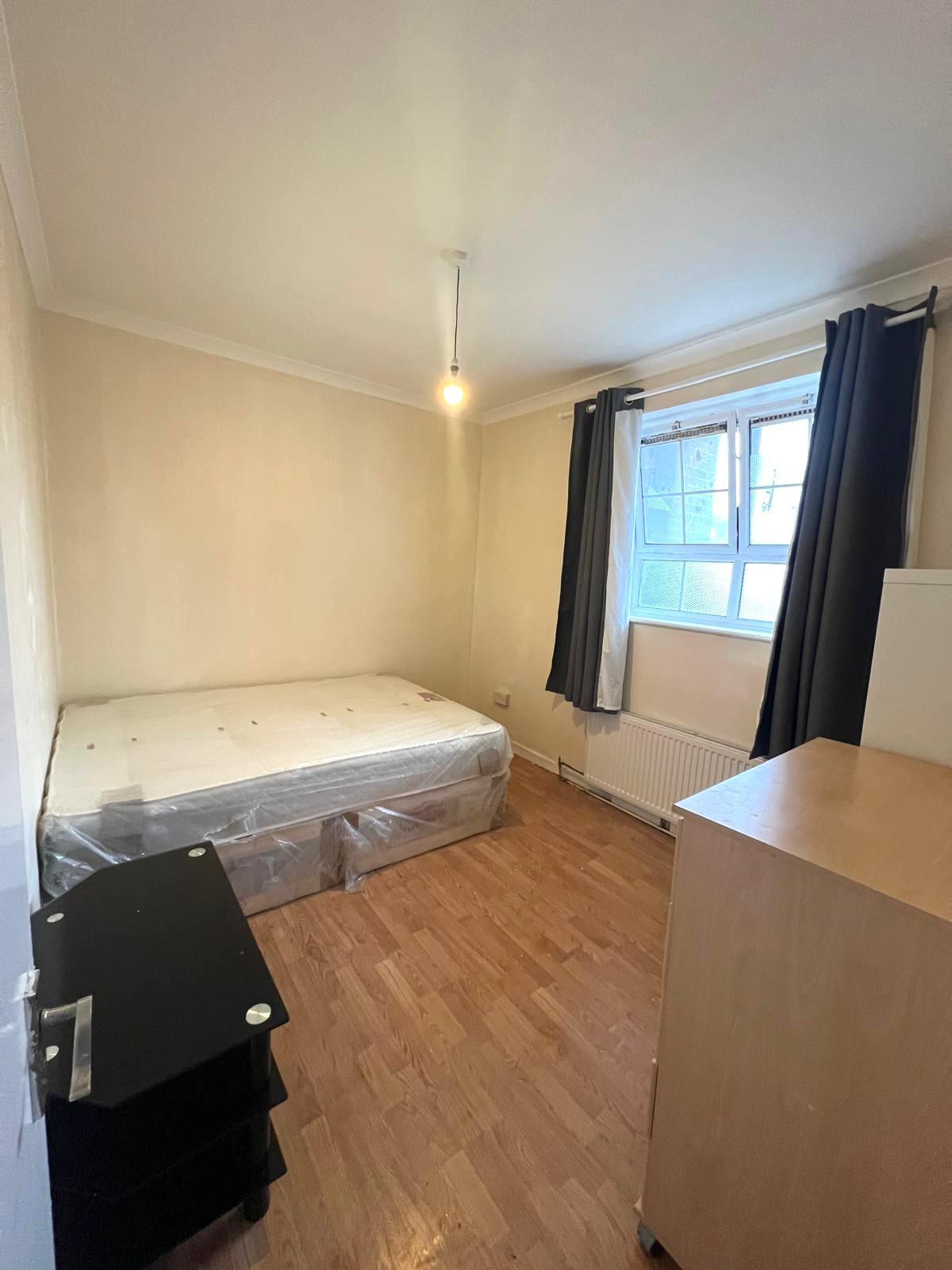  Spacious Double Room Available in Bruce Grove, North London