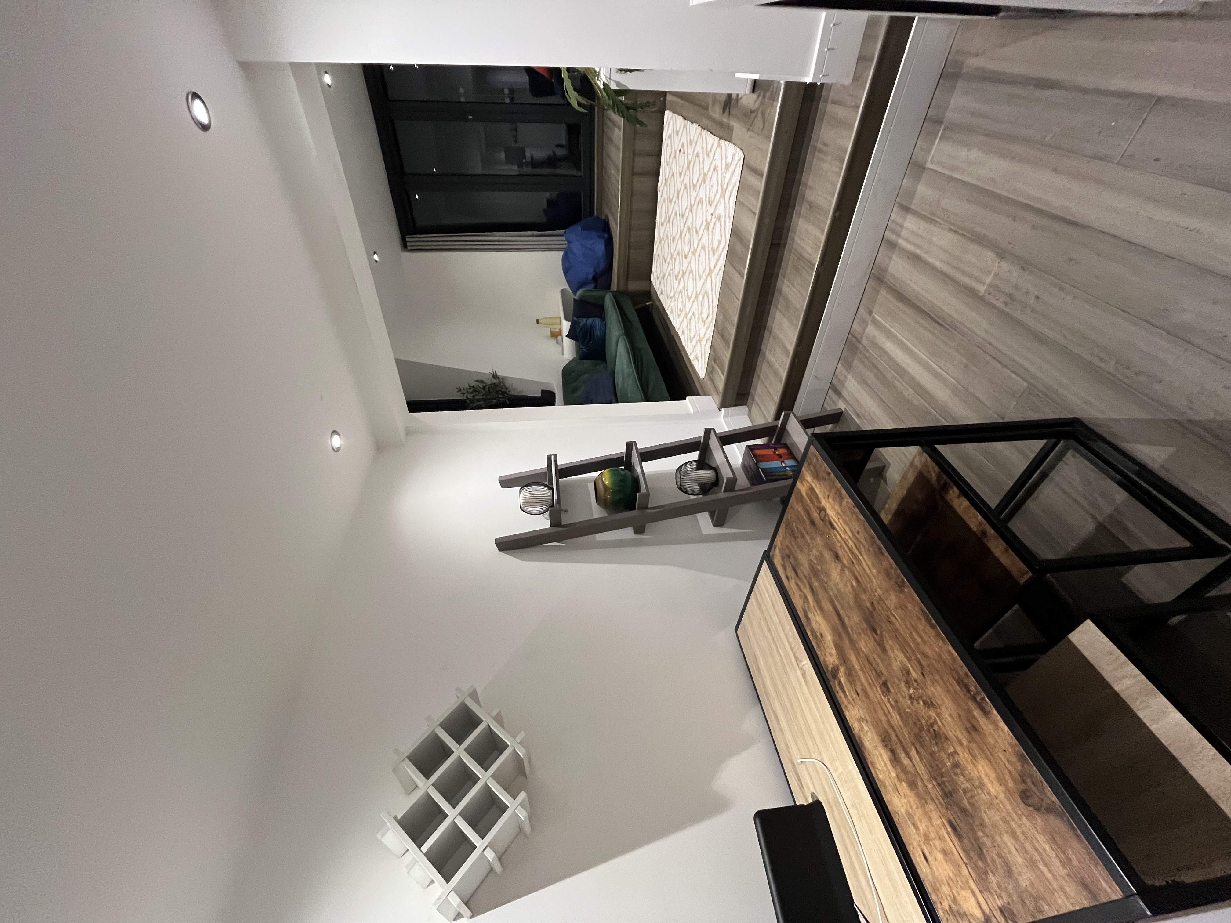 Beautiful spacious home on SW London!