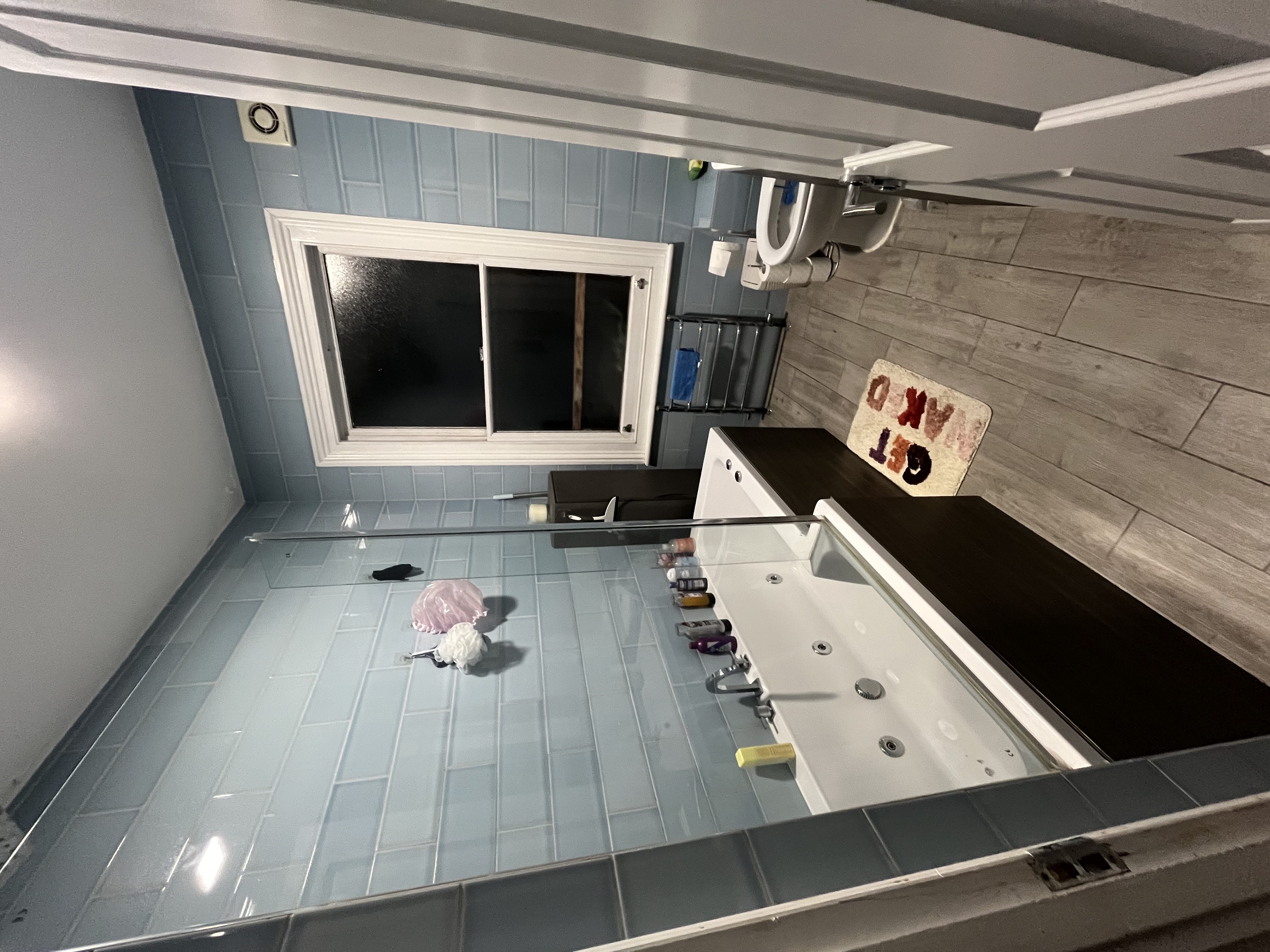 Beautiful spacious home on SW London!