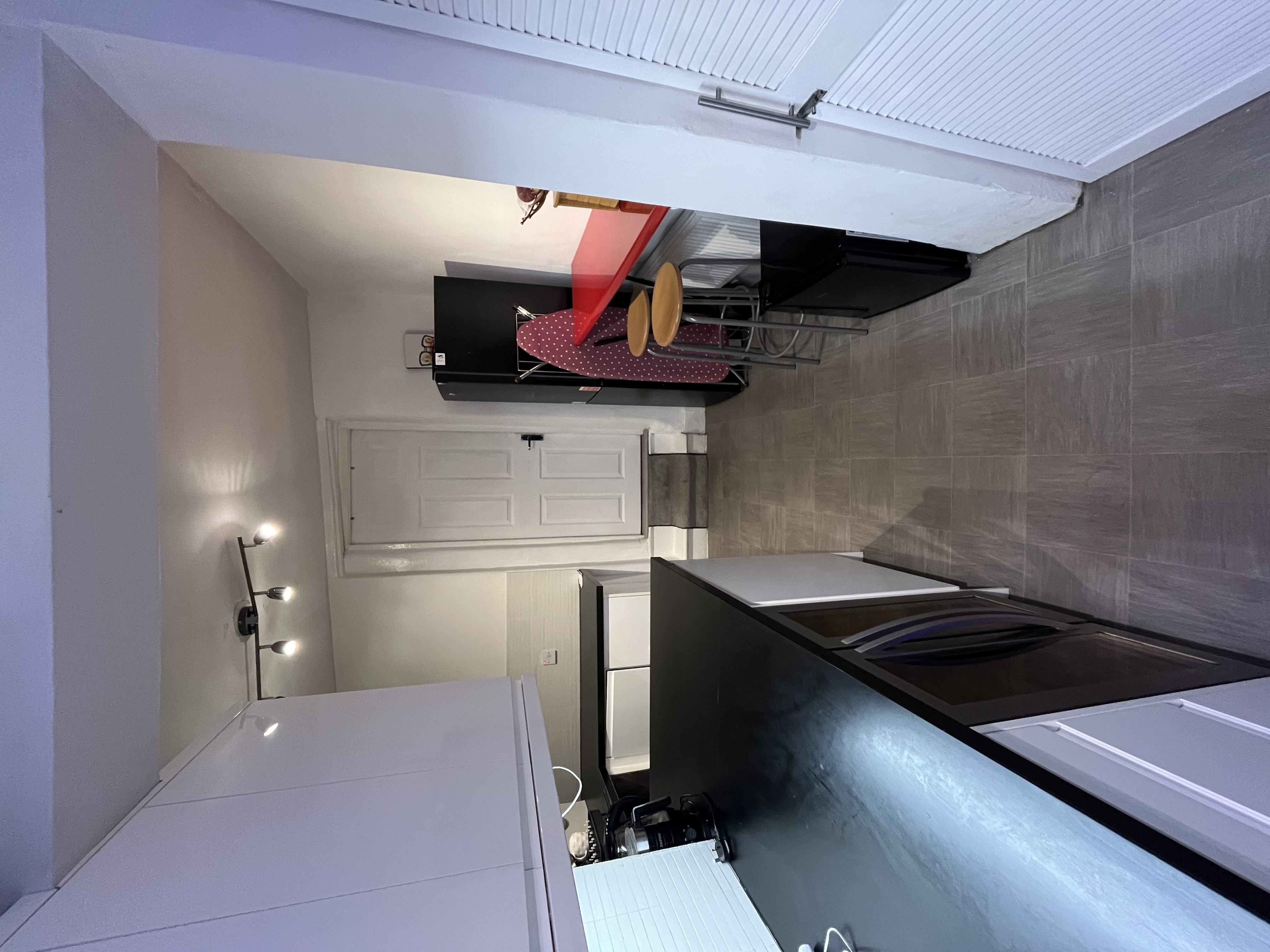 Beautiful spacious home on SW London!