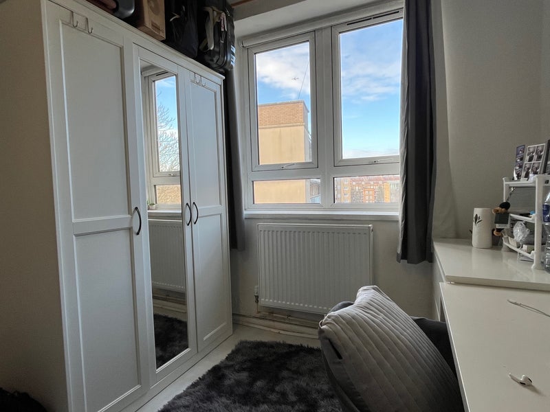 Spacious Room 5 minutes walk from Station