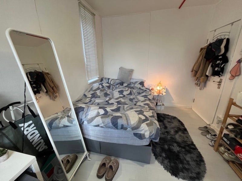 Spacious Room 5 minutes walk from Station