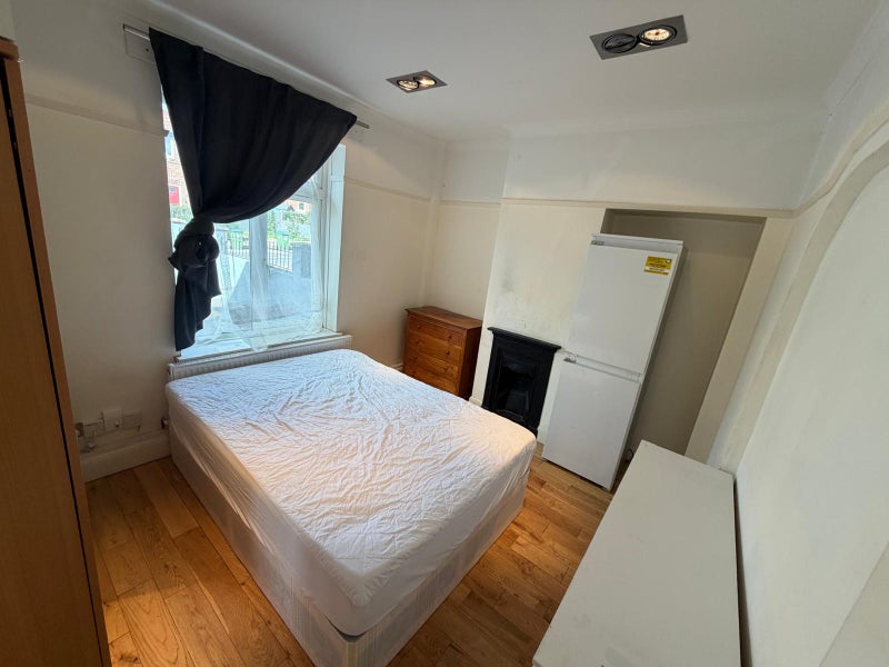 Spacious Double Bedroom Located in Kidbrooke SE3