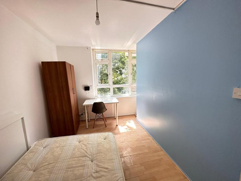 Double Bedroom Located in Mile End E1