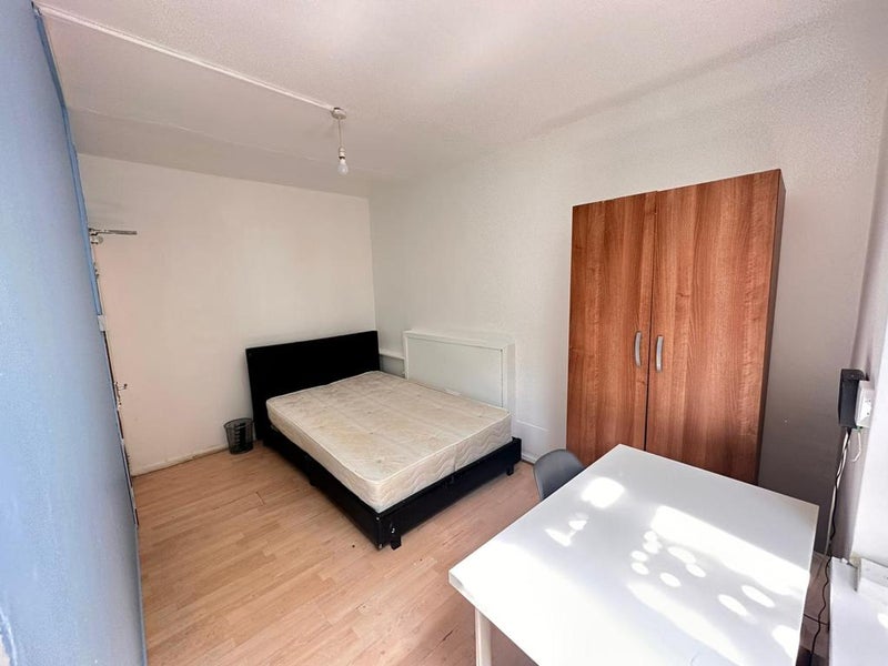 Double Bedroom Located in Mile End E1
