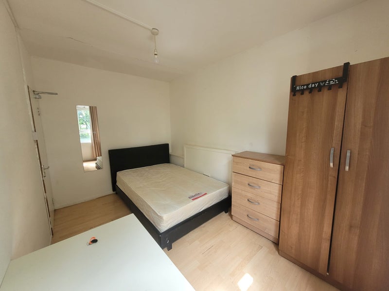 Double Bedroom Located in Mile End E1