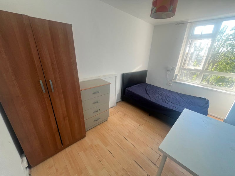 Double Bedroom Located in Mile End E1