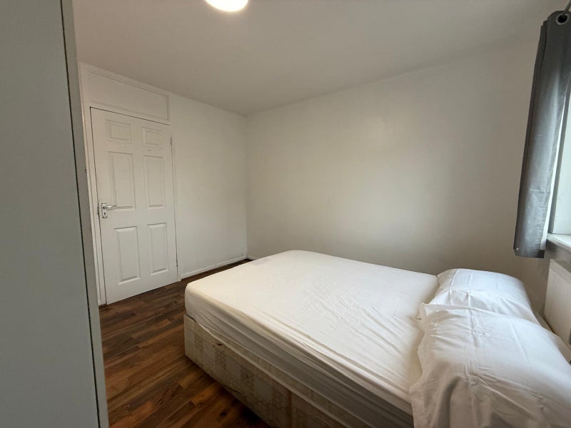 Semi-Double Bedroom in Bromley-By-Bow E3