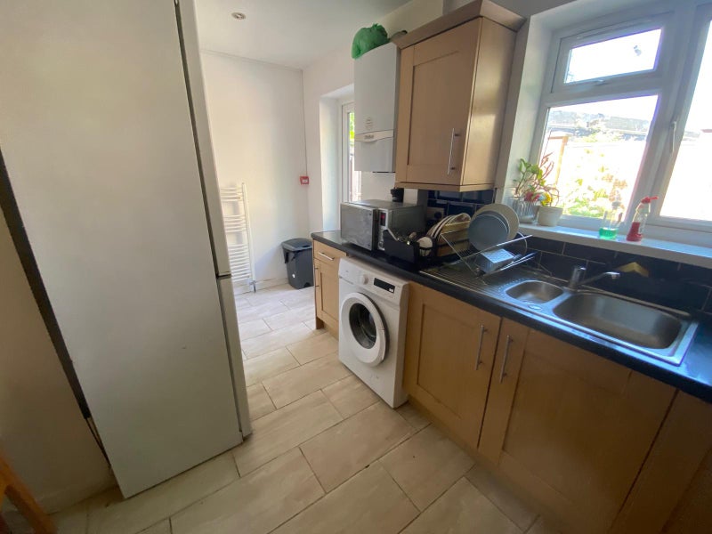 Double Bedroom Located in Whitechapel E1